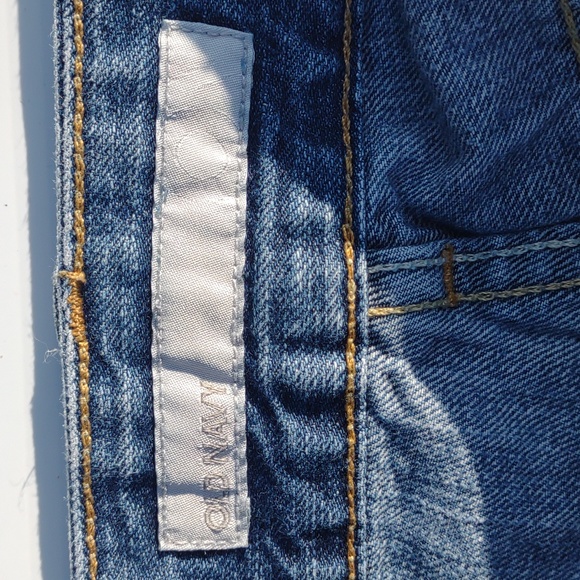 🌜OLD NAVY Mid-Rise Distressed Shorts in Medium Dark Wash - Picture 15 of 16